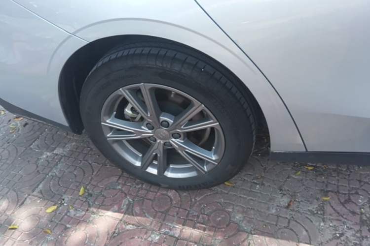Used Geely Galaxy L6 2025 EM-i 140km Long-Range Version Exterior 5