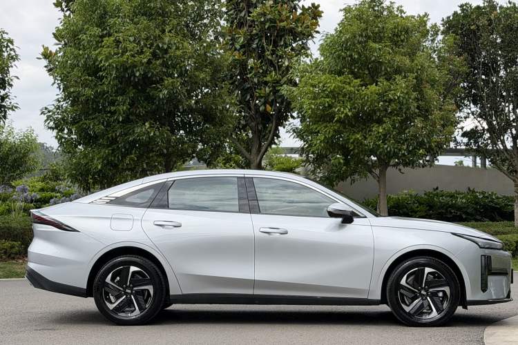 Used Geely Galaxy L6 2025 EM-i 140km Starship Edition Exterior 5