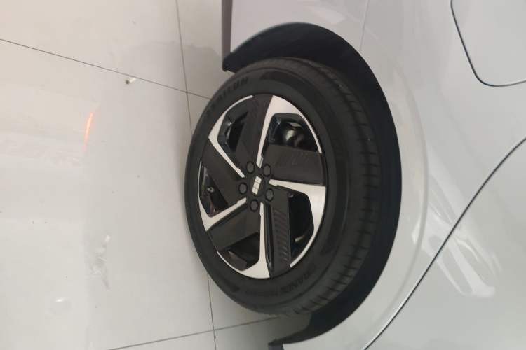 Used Geely Galaxy L6 2025 EM-i 140km Starship Edition Exterior 5