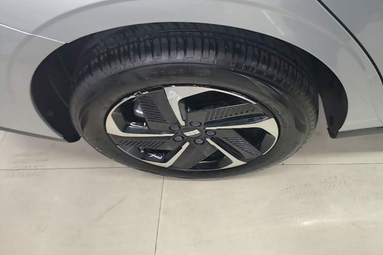 Used Geely Galaxy L6 2025 EM-i 140km Starship Edition Exterior 5