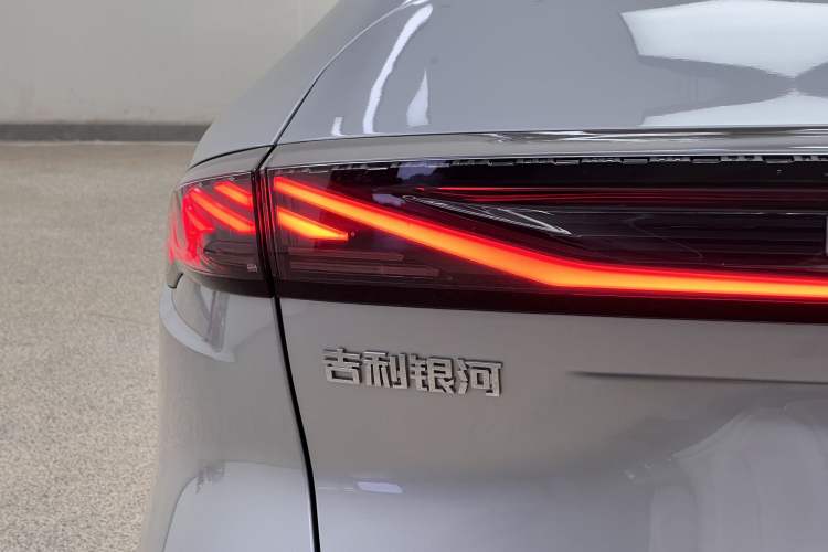 Used Geely Galaxy L6 2025 EM-i 140km Starship Edition Exterior 7