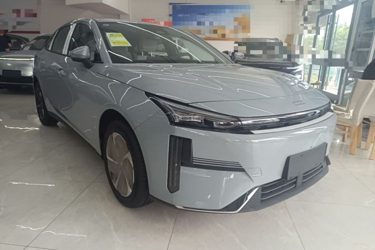 Used Geely Galaxy L6 2025 EM-i 140km Explorer+ Edition Front Right 45 Deg