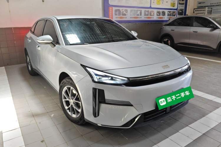 Used Geely Galaxy L6 2025 EM-i 60km Launch Edition Front Right 45 Deg
