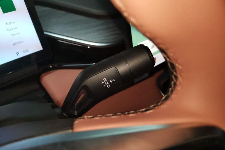 Used Geely Galaxy L6 2025 EM-i 140km Starship Edition Gear Lever