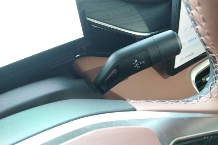 Used Geely Galaxy L6 2025 EM-i 140km Starship Edition Gear Lever