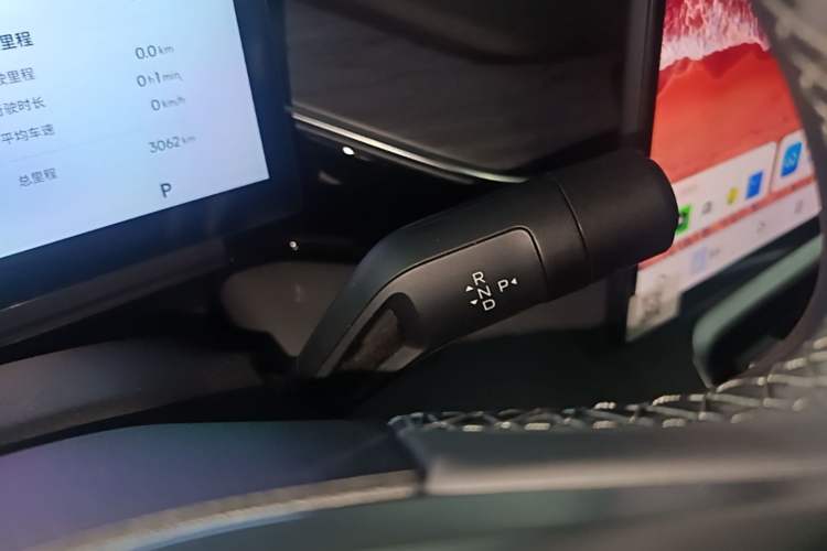 Used Geely Galaxy L6 2025 EM-i 140km Starship Edition Gear Lever