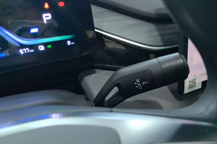 Used Geely Galaxy L6 2025 EM-i 140km Long-Range Version Gear Lever
