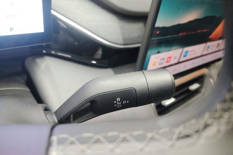 Used Geely Galaxy L6 2025 EM-i 140km Starship Edition Gear Lever
