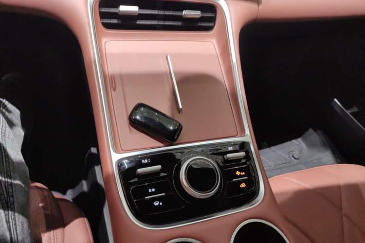 Used Geely Galaxy L6 2025 EM-i 60km Launch Edition Gear Lever