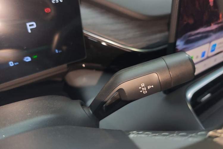 Used Geely Galaxy L6 2025 EM-i 60km Exploration Edition Gear Lever