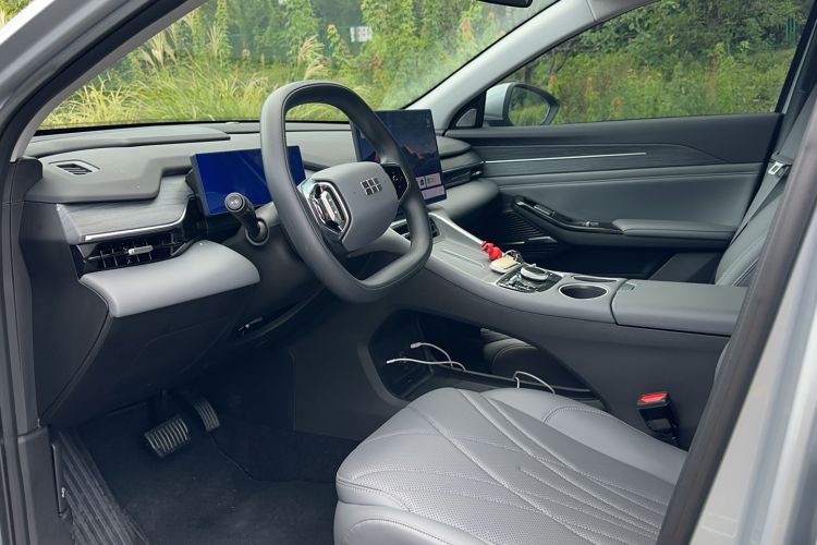 Used Geely Galaxy L6 2025 EM-i 140km Long-Range Version Interior 1