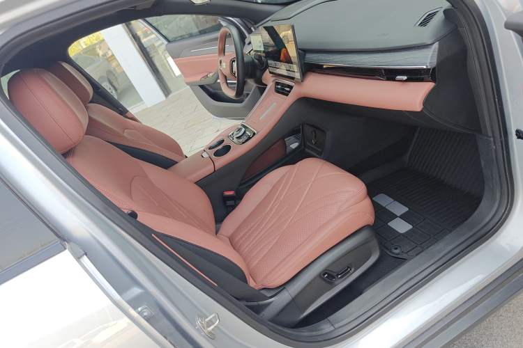 Used Geely Galaxy L6 2025 EM-i 140km Starship Edition Interior 10