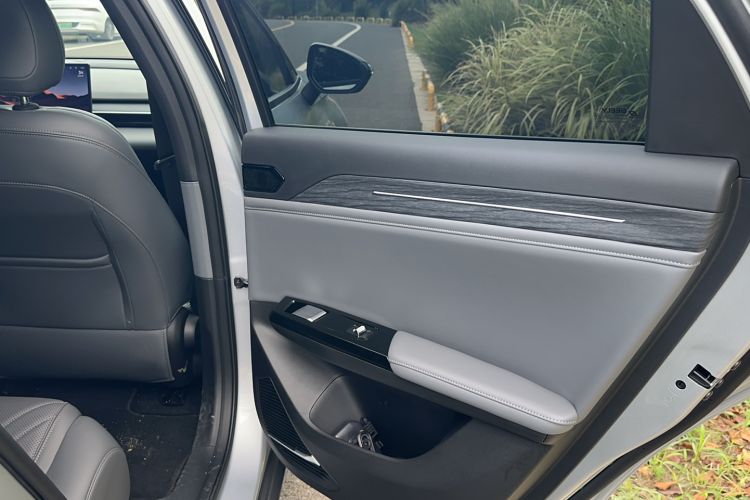 Used Geely Galaxy L6 2025 EM-i 140km Long-Range Version Interior 10