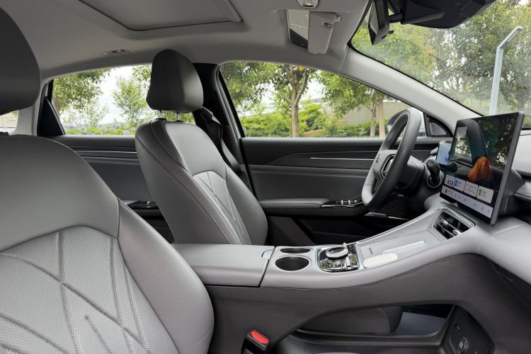 Used Geely Galaxy L6 2025 EM-i 140km Starship Edition Interior 10