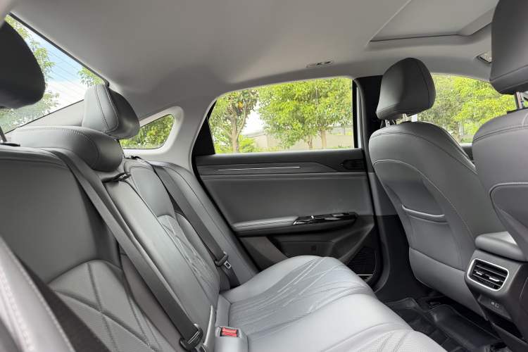 Used Geely Galaxy L6 2025 EM-i 140km Starship Edition Interior 12
