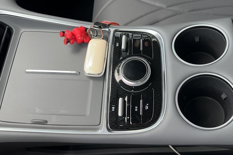 Used Geely Galaxy L6 2025 EM-i 140km Long-Range Version Interior 3