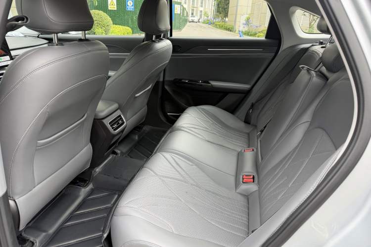 Used Geely Galaxy L6 2025 EM-i 140km Starship Edition Interior 3