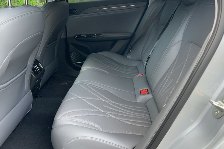 Used Geely Galaxy L6 2025 EM-i 140km Long-Range Version Interior 4