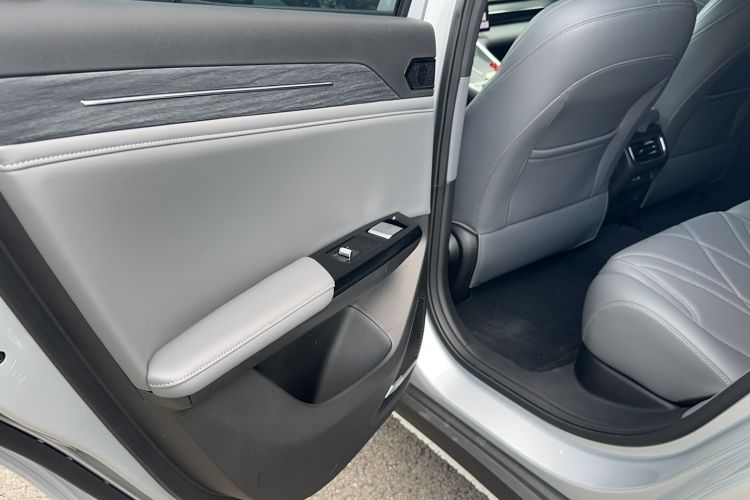 Used Geely Galaxy L6 2025 EM-i 140km Long-Range Version Interior 5