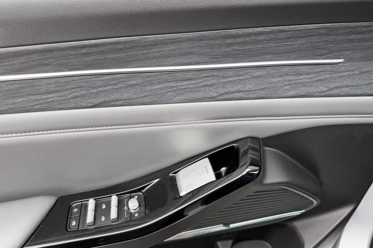 Used Geely Galaxy L6 2025 EM-i 140km Starship Edition Interior 5
