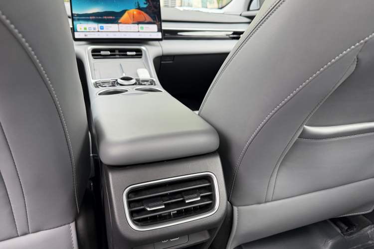 Used Geely Galaxy L6 2025 EM-i 140km Starship Edition Interior 7