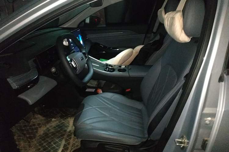 Used Geely Galaxy L6 2025 EM-i 140km Long-Range Version Left Front Seat