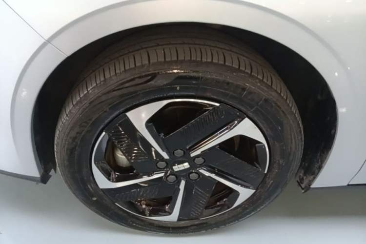 Used Geely Galaxy L6 2025 EM-i 140km Starship Edition Left Front Wheel Hub