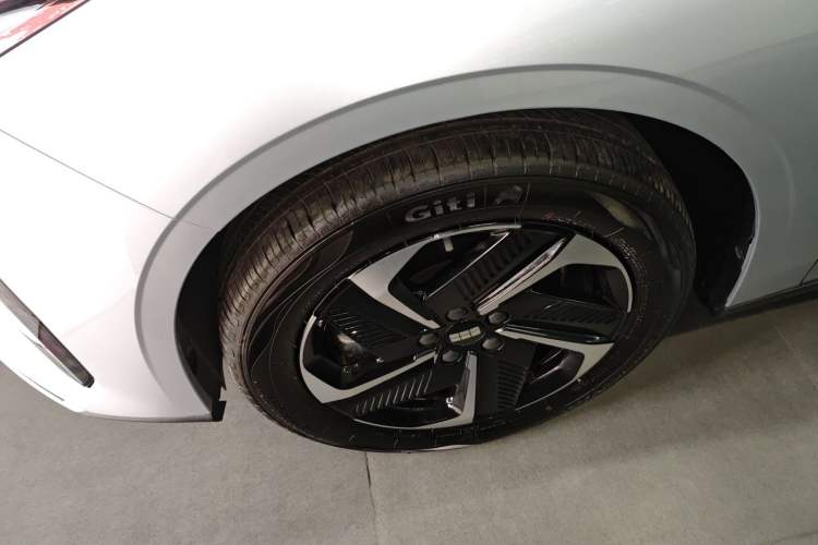 Used Geely Galaxy L6 2025 EM-i 140km Starship Edition Left Front Wheel Hub