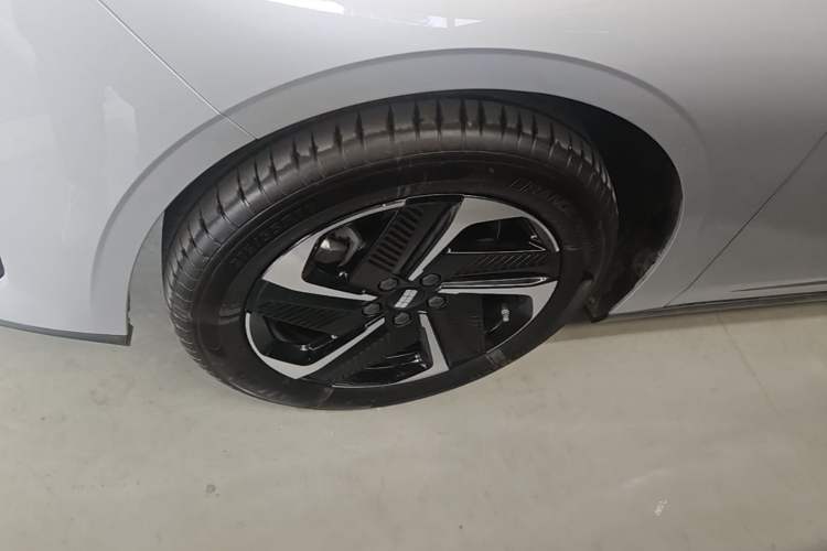 Used Geely Galaxy L6 2025 EM-i 140km Starship Edition Left Front Wheel Hub