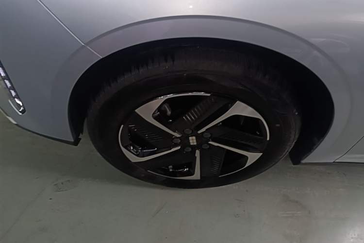 Used Geely Galaxy L6 2025 EM-i 140km Starship Edition Left Front Wheel Hub