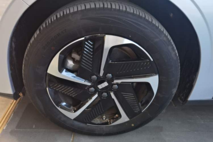 Used Geely Galaxy L6 2025 EM-i 140km Starship Edition Left Front Wheel Hub