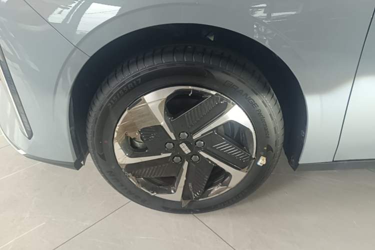 Used Geely Galaxy L6 2025 EM-i 140km Explorer+ Edition Left Front Wheel Hub