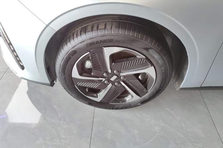 Used Geely Galaxy L6 2025 EM-i 140km Starship Edition Left Front Wheel Hub