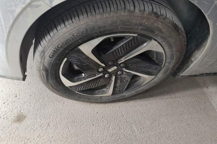 Used Geely Galaxy L6 2025 EM-i 140km Explorer+ Edition Left Front Wheel Hub