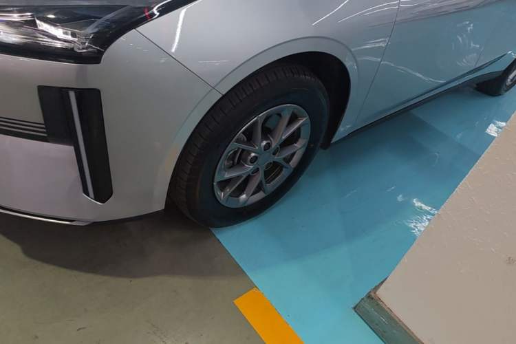 Used Geely Galaxy L6 2025 EM-i 60km Exploration Edition Left Front Wheel Hub