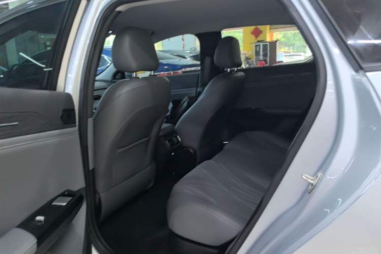 Used Geely Galaxy L6 2025 EM-i 140km Long-Range Version Left Rear Seat