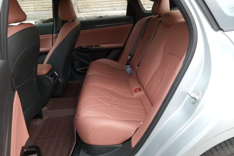 Used Geely Galaxy L6 2025 EM-i 140km Explorer+ Edition Left Rear Seat