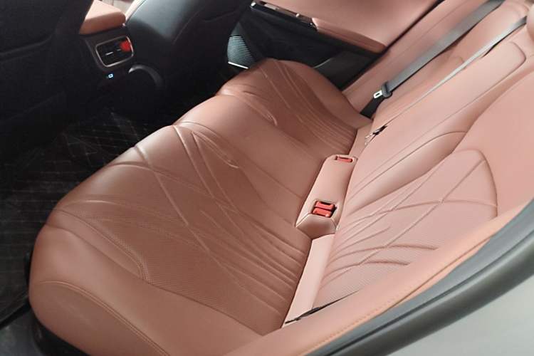 Used Geely Galaxy L6 2025 EM-i 140km Explorer+ Edition Left Rear Seat