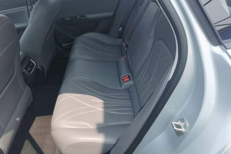 Used Geely Galaxy L6 2025 EM-i 140km Starship Edition Left Rear Seat