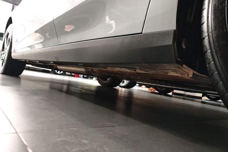 Used Geely Galaxy L6 2025 EM-i 140km Starship Edition Left Side Sill