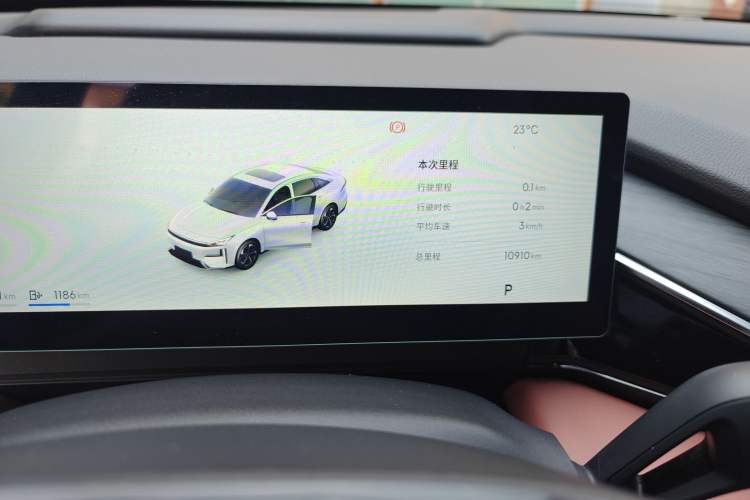 Used Geely Galaxy L6 2025 EM-i 140km Starship Edition Odometer Close Up