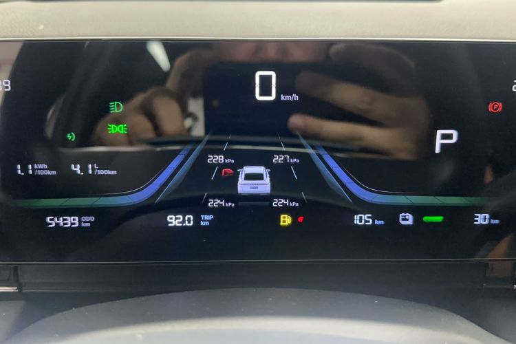 Used Geely Galaxy L6 2025 EM-i 140km Long-Range Version Odometer Close Up