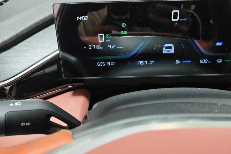 Used Geely Galaxy L6 2025 EM-i 60km Launch Edition Odometer Close Up
