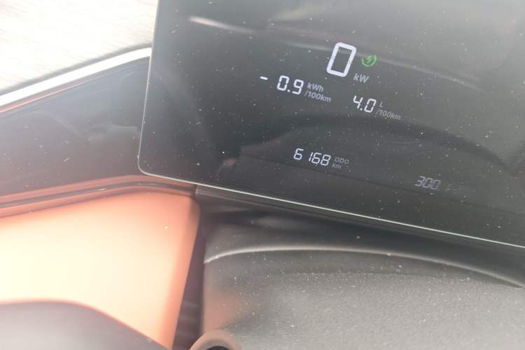 Used Geely Galaxy L6 2025 EM-i 60km Launch Edition Odometer Close Up