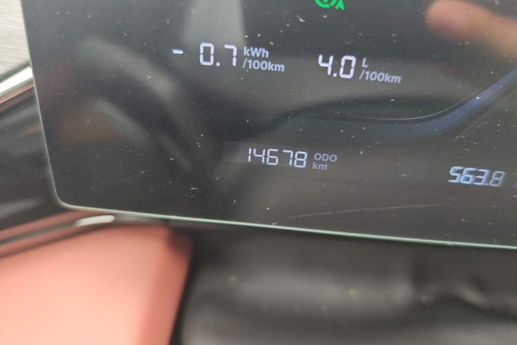 Used Geely Galaxy L6 2025 EM-i 60km Launch Edition Odometer Close Up