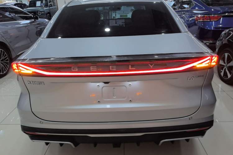 Used Geely Galaxy L6 2025 EM-i 140km Long-Range Version Rear