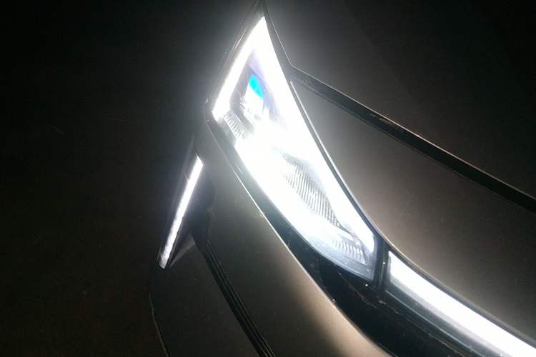 Used Geely Galaxy L6 2025 EM-i 140km Long-Range Version Right Front Headlight