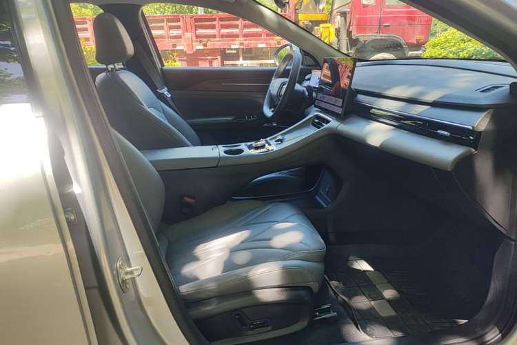 Used Geely Galaxy L6 2025 EM-i 140km Starship Edition Right Front Seat