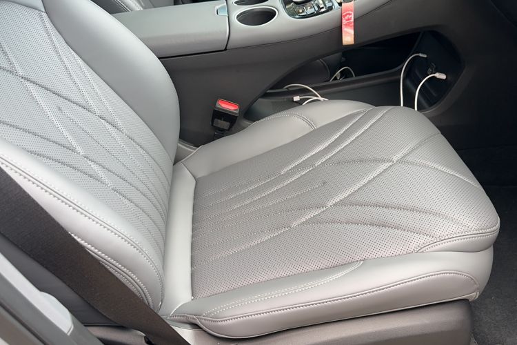 Used Geely Galaxy L6 2025 EM-i 140km Long-Range Version Right Front Seat