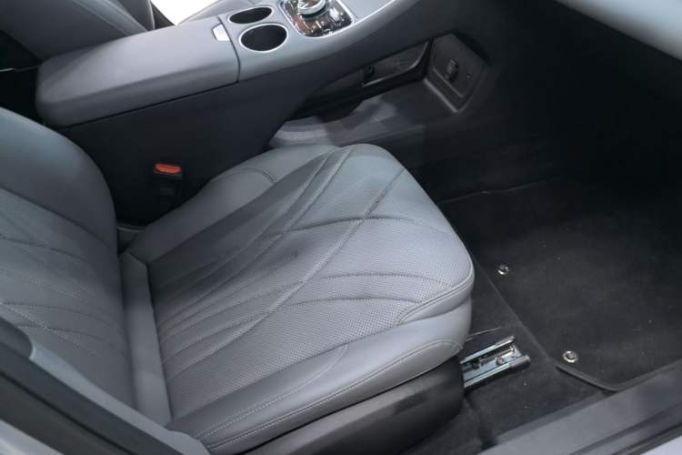 Used Geely Galaxy L6 2025 EM-i 140km Long-Range Version Right Front Seat